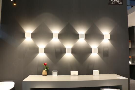 How to use home wall lamp skillfully in decoration?